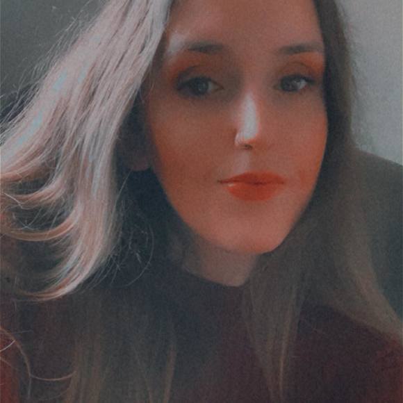arianaaa21